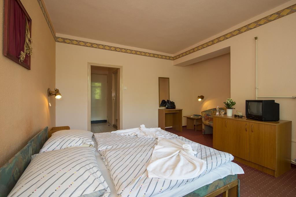 Familia Hotel Balatonboglár Δωμάτιο φωτογραφία