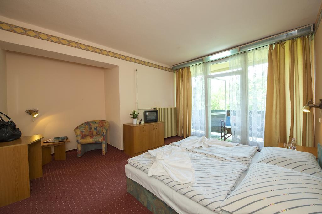 Familia Hotel Balatonboglár Δωμάτιο φωτογραφία