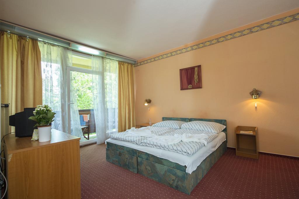 Familia Hotel Balatonboglár Δωμάτιο φωτογραφία