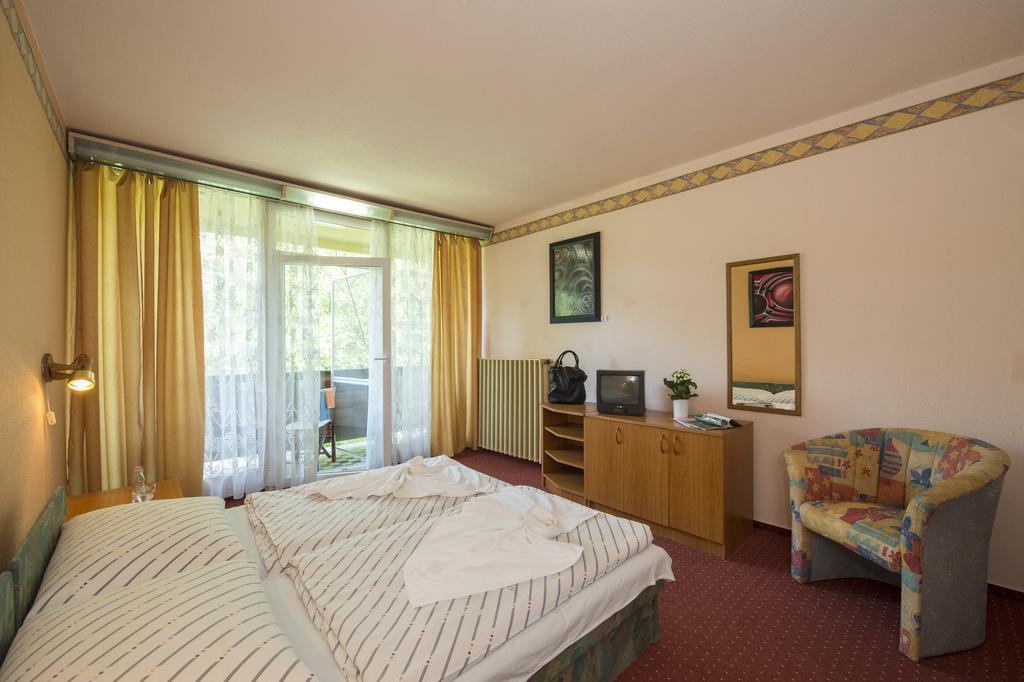 Familia Hotel Balatonboglár Εξωτερικό φωτογραφία