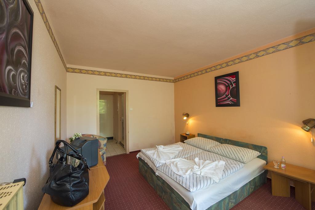 Familia Hotel Balatonboglár Δωμάτιο φωτογραφία